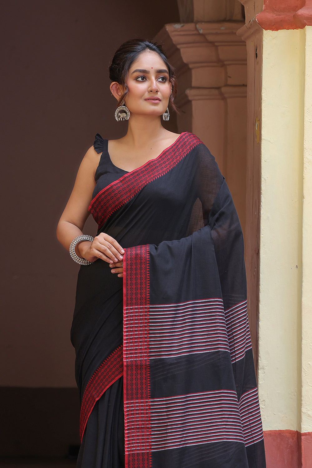 Handloom Black Mulmul Cotton Saree With Maroon Border