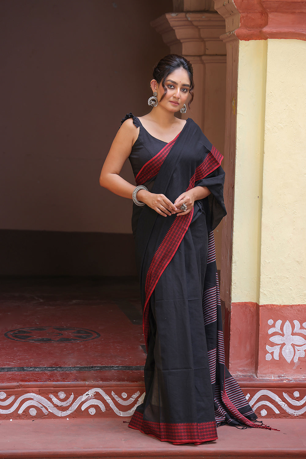 Handloom Black Mulmul Cotton Saree With Maroon Border
