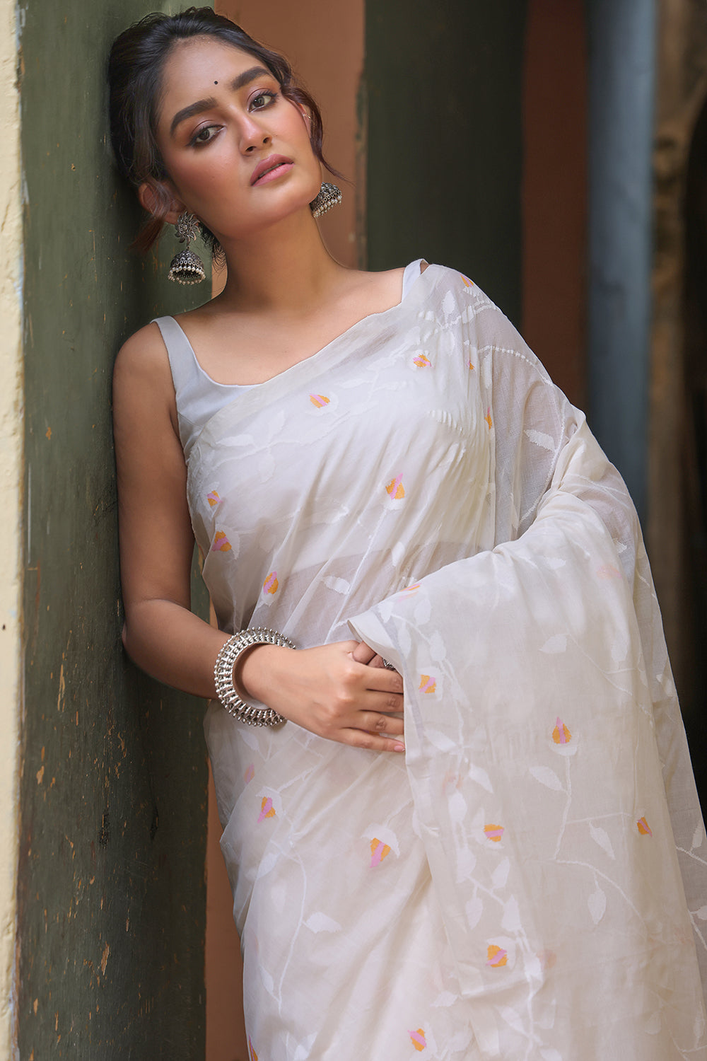 Handloom White Pure Cotton Exclusive Jamdani Saree with Orange and White Flowers