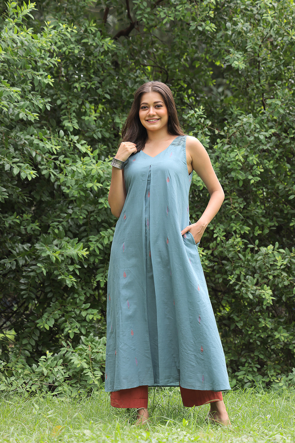 Handloom Grey Pure Cotton Jamdani Kurta Set With Dupatta