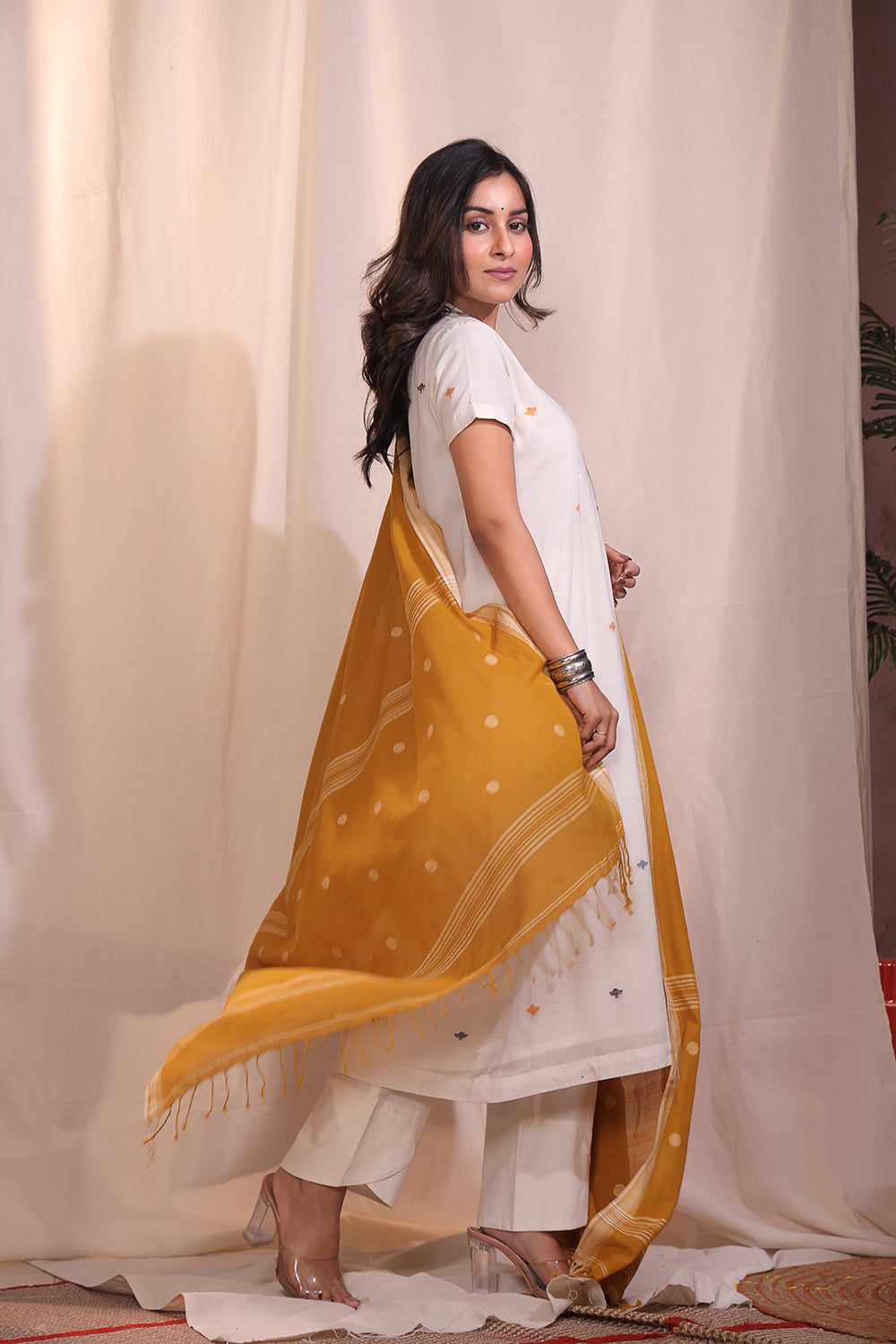 Handloom Off White Pure Cotton Jamdani Birds Kurta Set With Dupatta