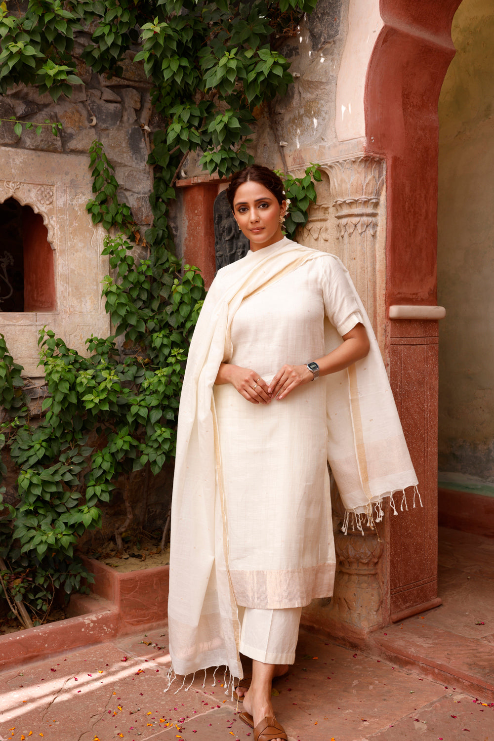 Handloom Off White Jamdani Zari Kurta Set With Dupatta