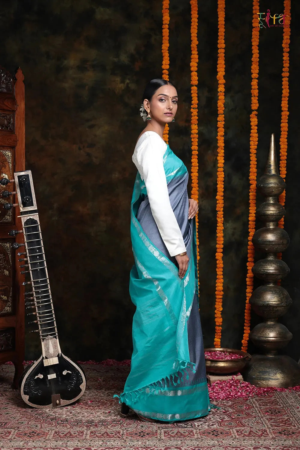 Grey Check Handloom Kanchipattu Saree With Baby Blue Border