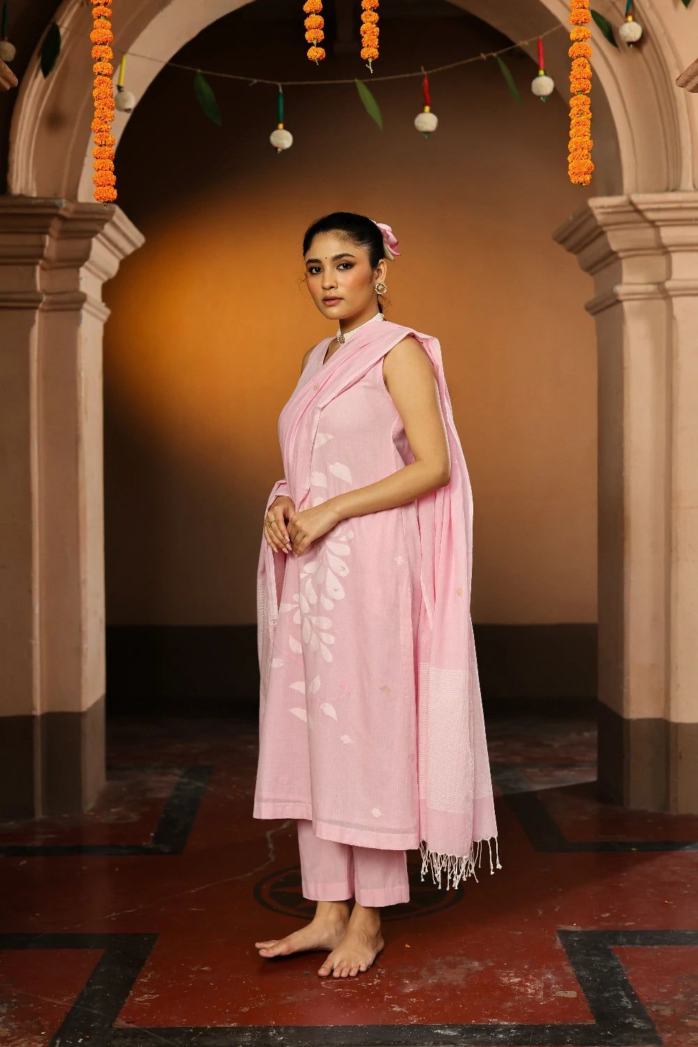Handloom Pastel Pink Pure cotton Zari Jamdani Kurta Set With Dupatta
