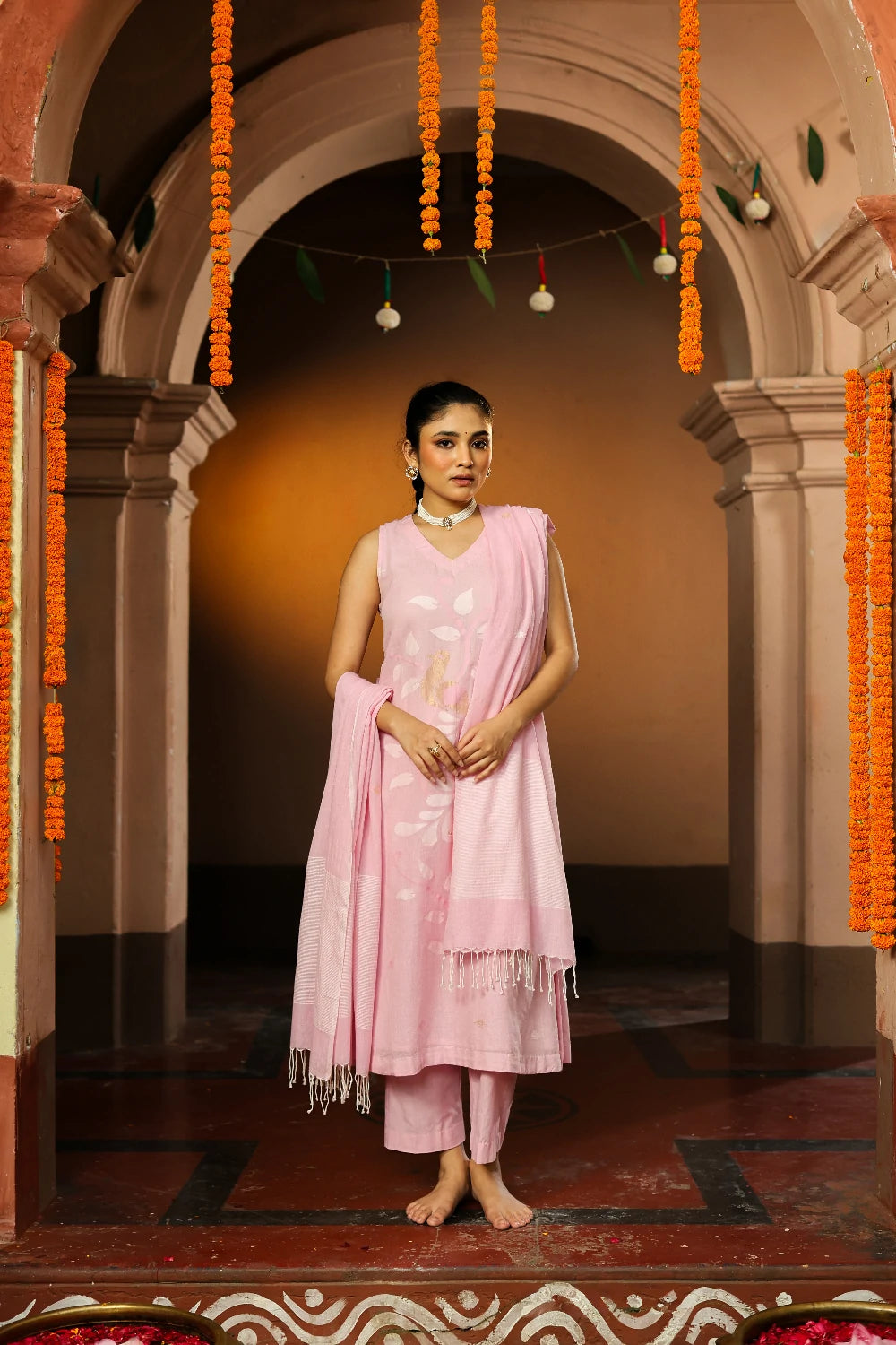 Handloom Pastel Pink Pure cotton Zari Jamdani Kurta Set With Dupatta