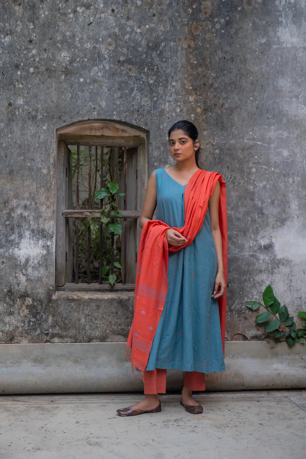 Handloom Grey Pure Cotton Jamdani Kurta Set With Dupatta