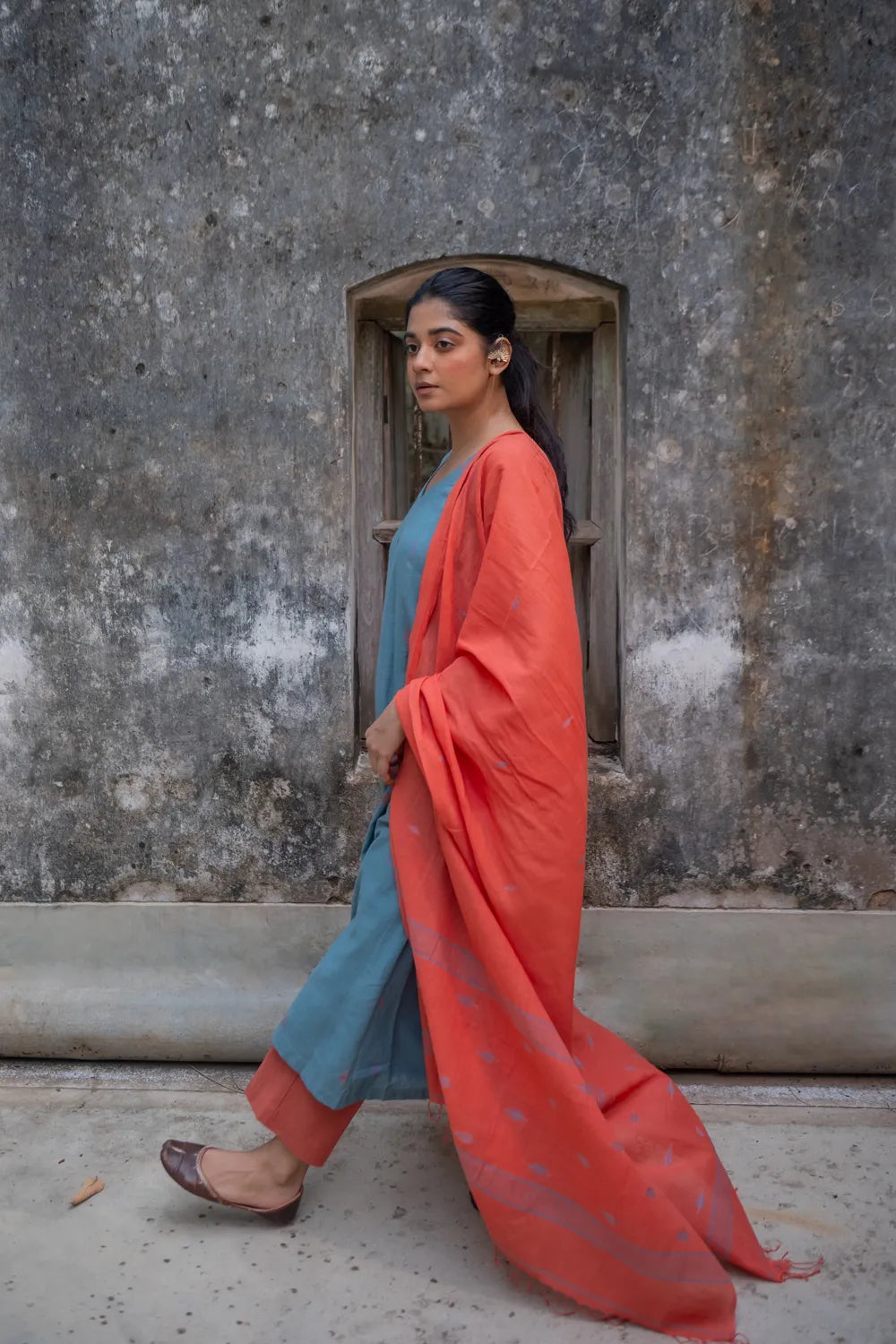 Handloom Grey Pure Cotton Jamdani Kurta Set With Dupatta