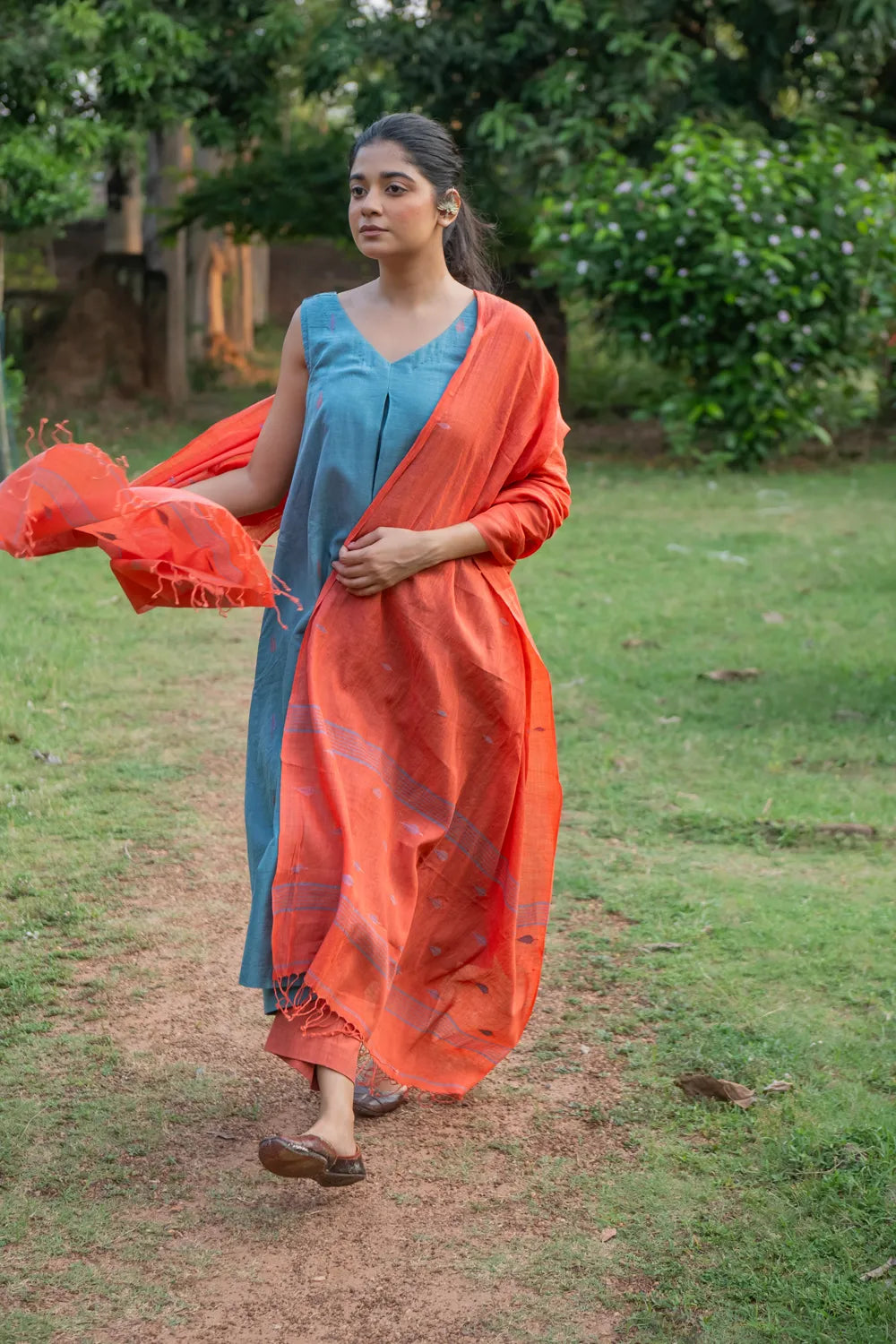 Handloom Grey Pure Cotton Jamdani Kurta Set With Dupatta