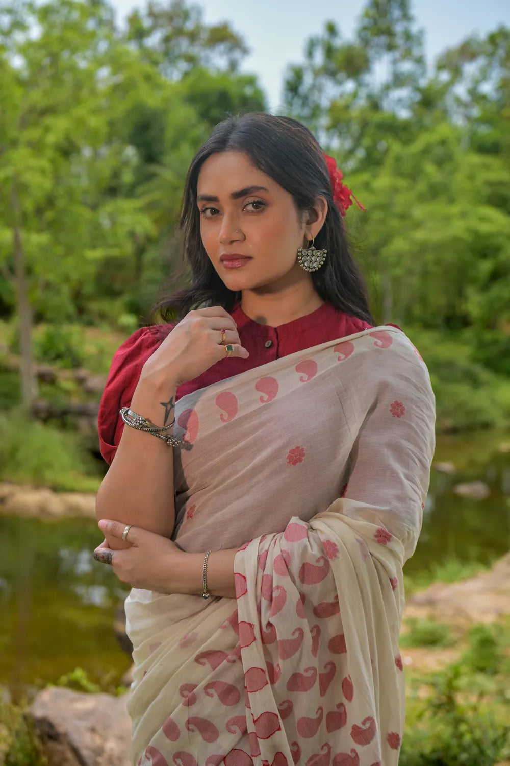 Off White and Red Paisley Soft Cotton Jamdani Saree