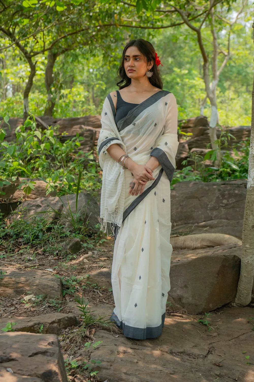 Handloom Off White and Black Soft Cotton Jamdani Saree