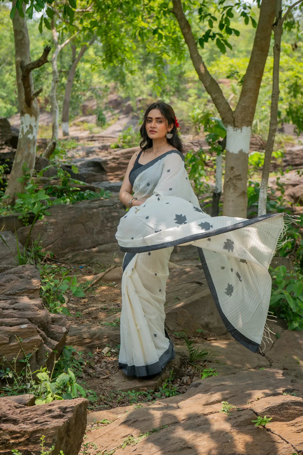 Handloom Off White and Black Soft Cotton Jamdani Saree