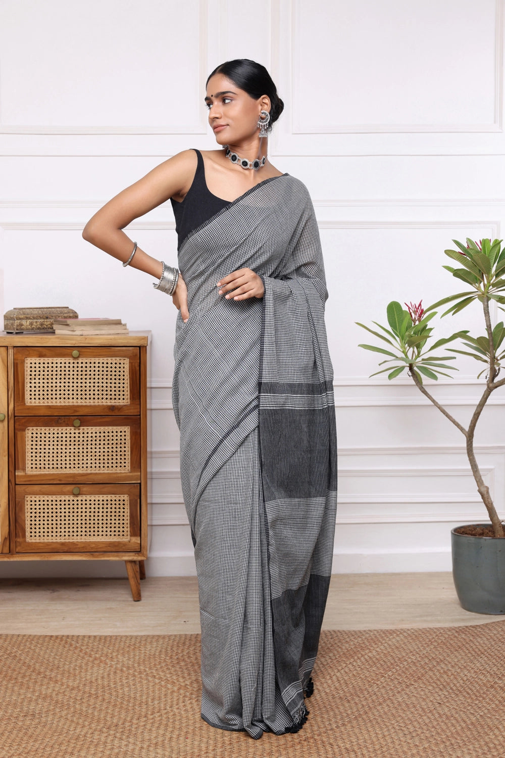 Handloom Black & White Check Mulmul Cotton Saree