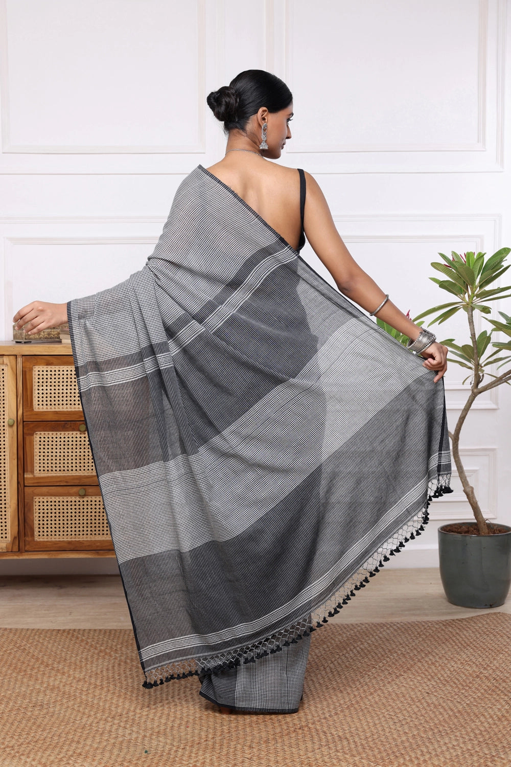 Handloom Black & White Check Mulmul Cotton Saree