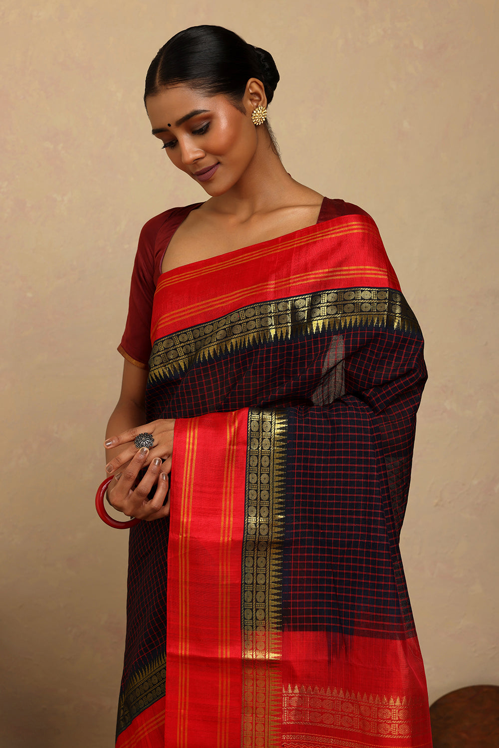 Handloom Navy Blue Check Kanchi Cotton Saree With Red Silk Pallu