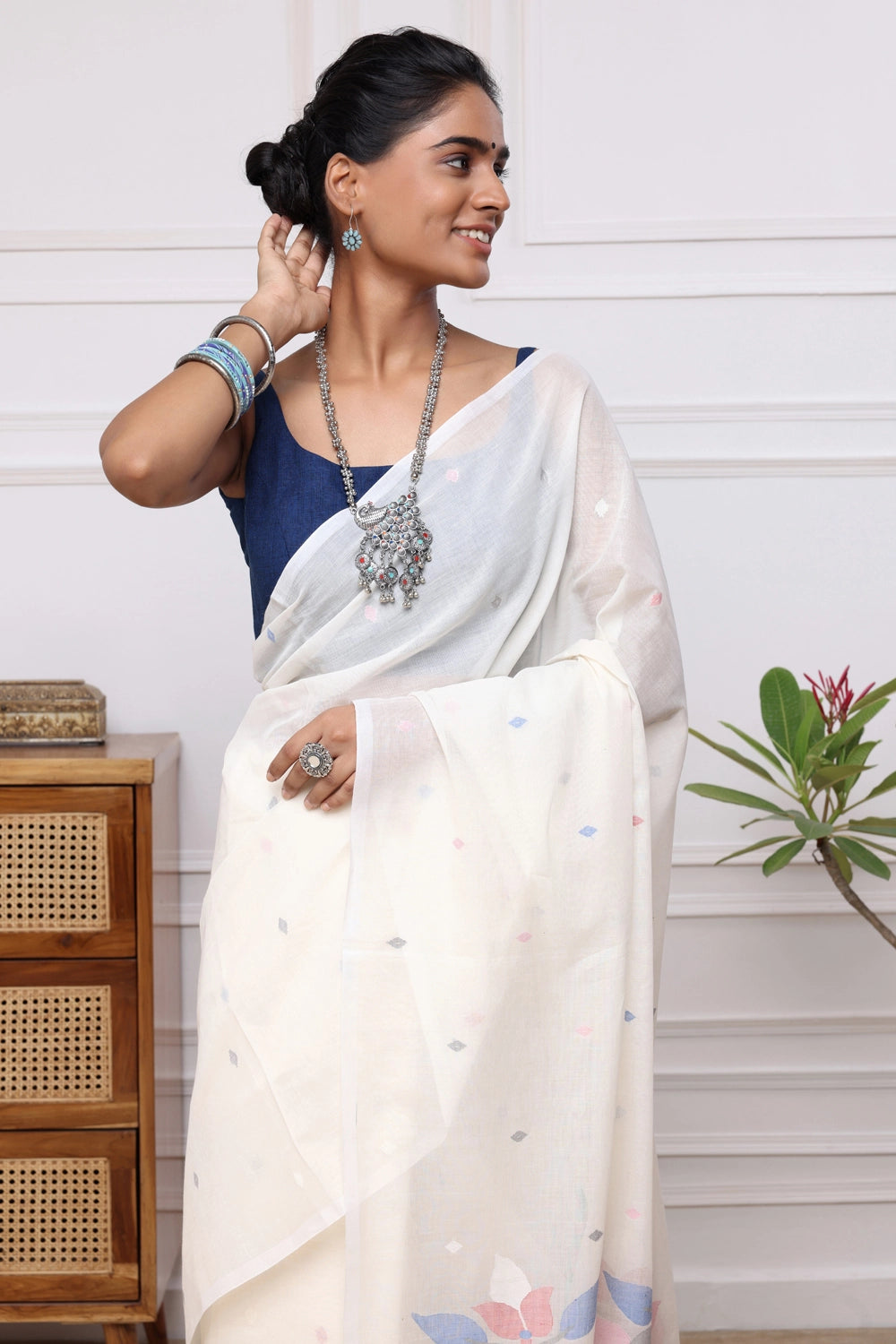Handloom White Soft Cotton Jamdani Saree with Floral Motifs