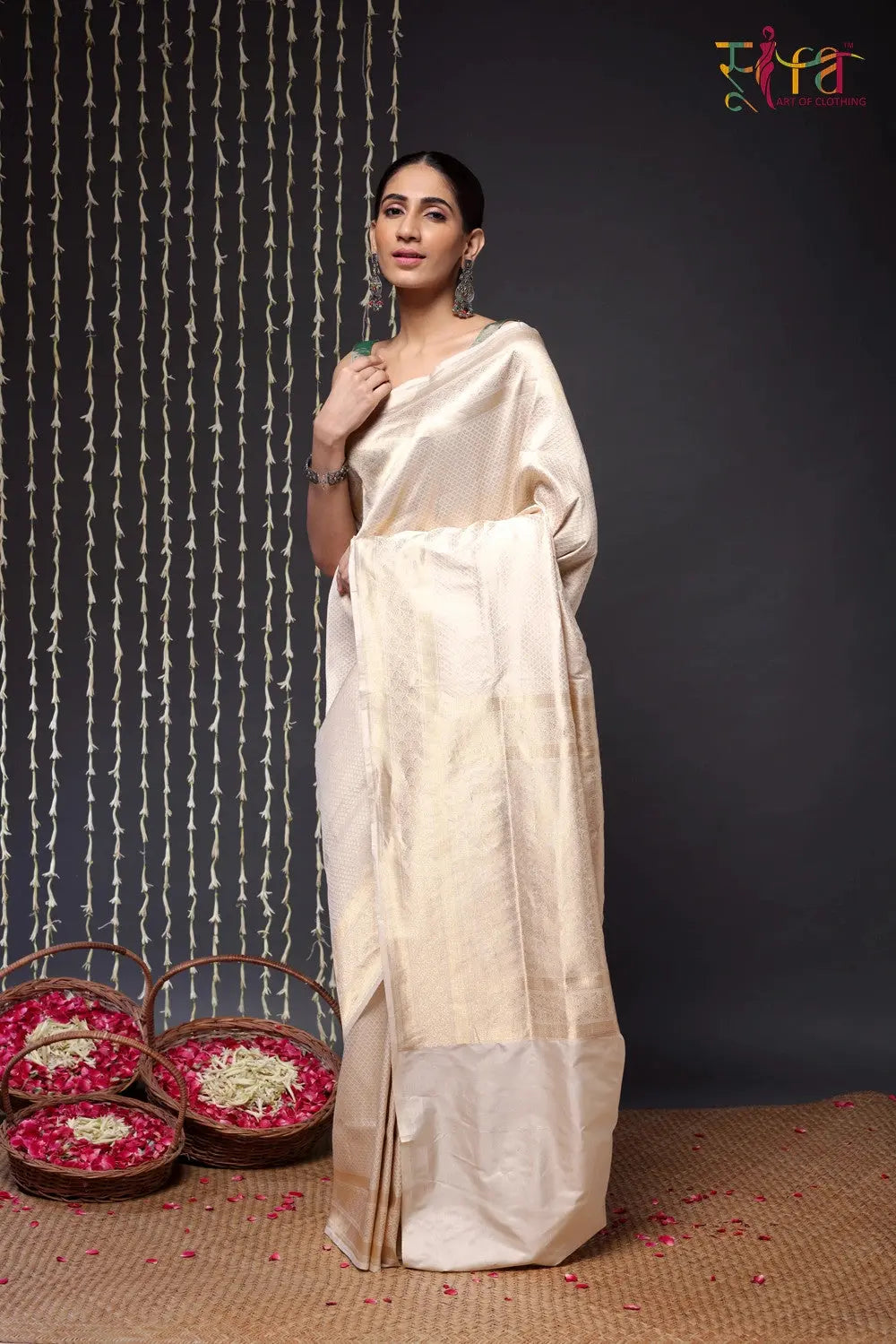 Handloom Cream Pure Silk Tanchoi Banarasi Saree