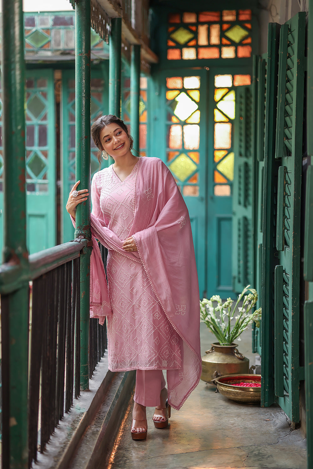 Pastel Pink Mul Chanderi Hand Knotted Bandhani Kurta Set With Dupatta