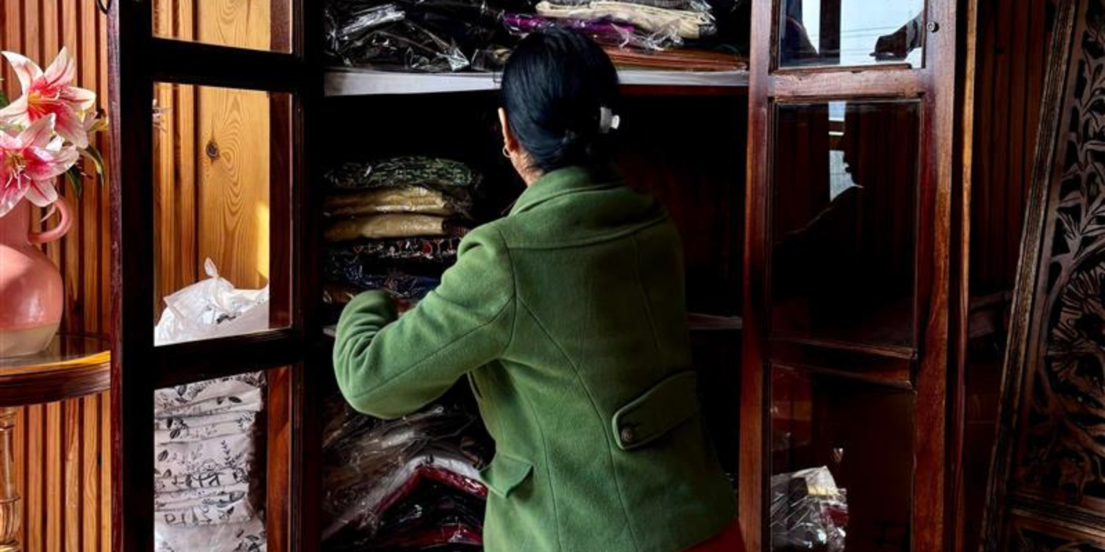 Ways to Build a Timeless Wardrobe with Handloom Pieces