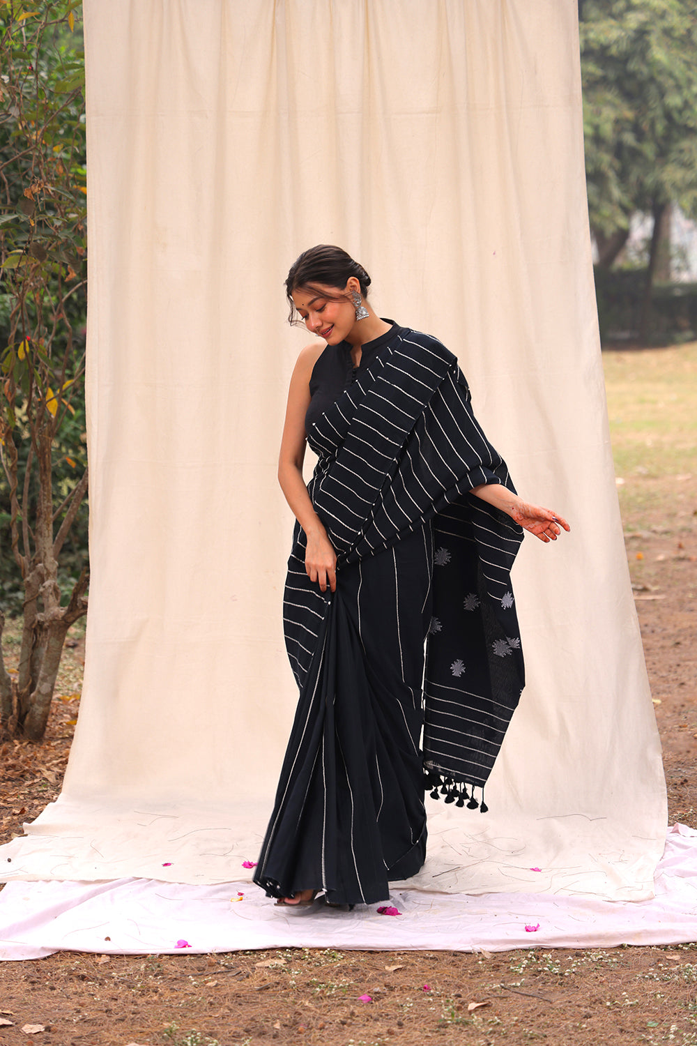 Handloom Black Pure Cotton Khesh Stripes Jamdani Saree