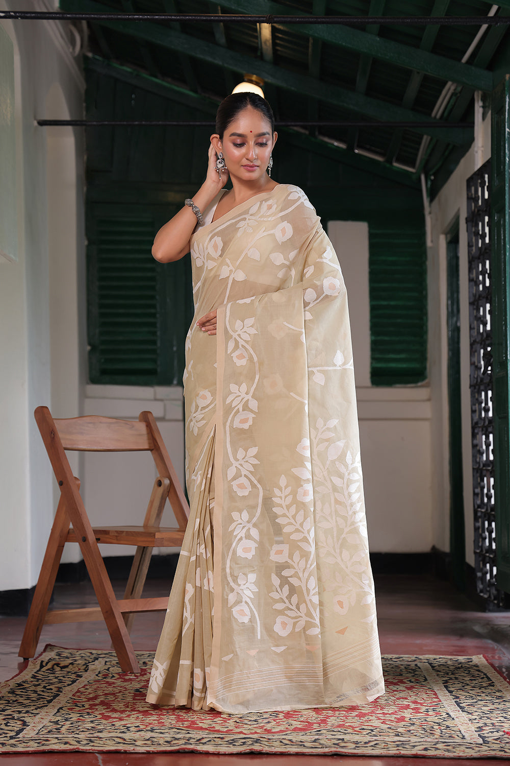 Handloom Cream Pure Cotton Jamdani Saree with Floral Motifs