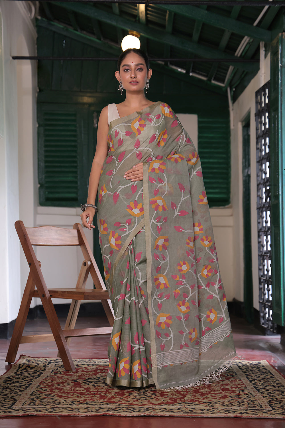 Handloom Dark Grey  Pure Cotton Jamdani Saree with Floral Motifs