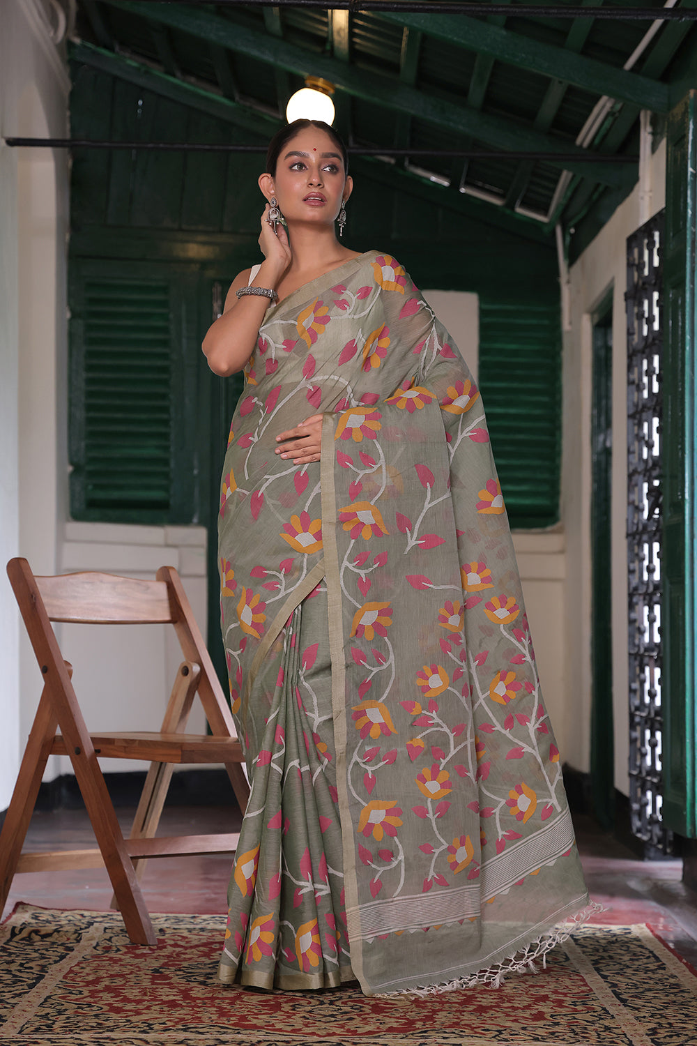 Handloom Dark Grey  Pure Cotton Jamdani Saree with Floral Motifs