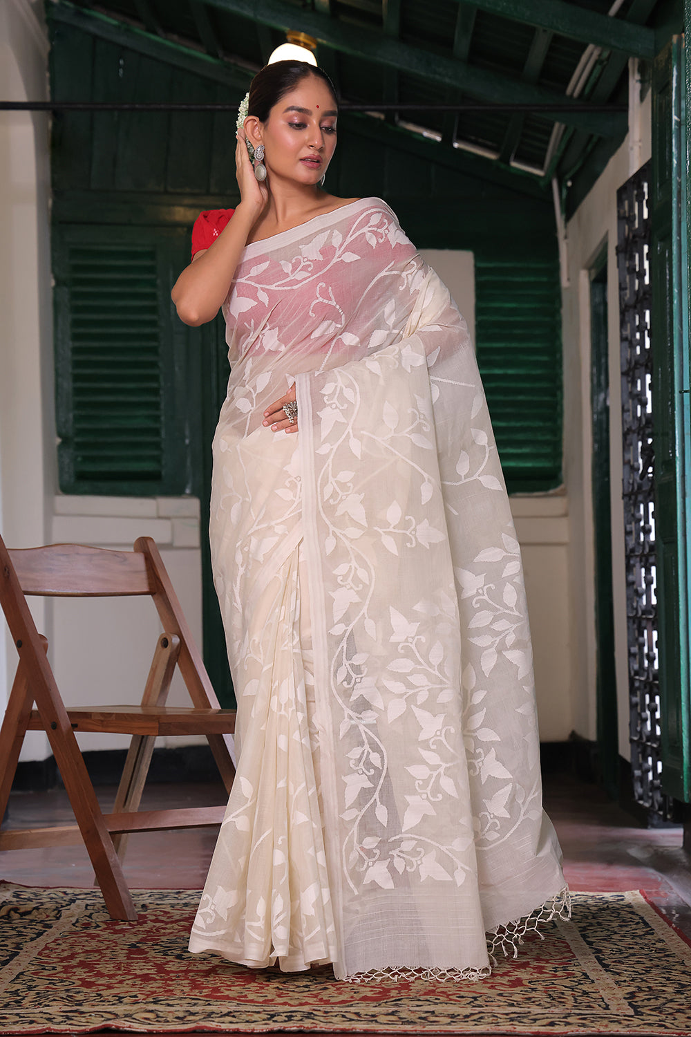 Handloom Off White Pure Cotton Jamdani Saree with Floral Motifs