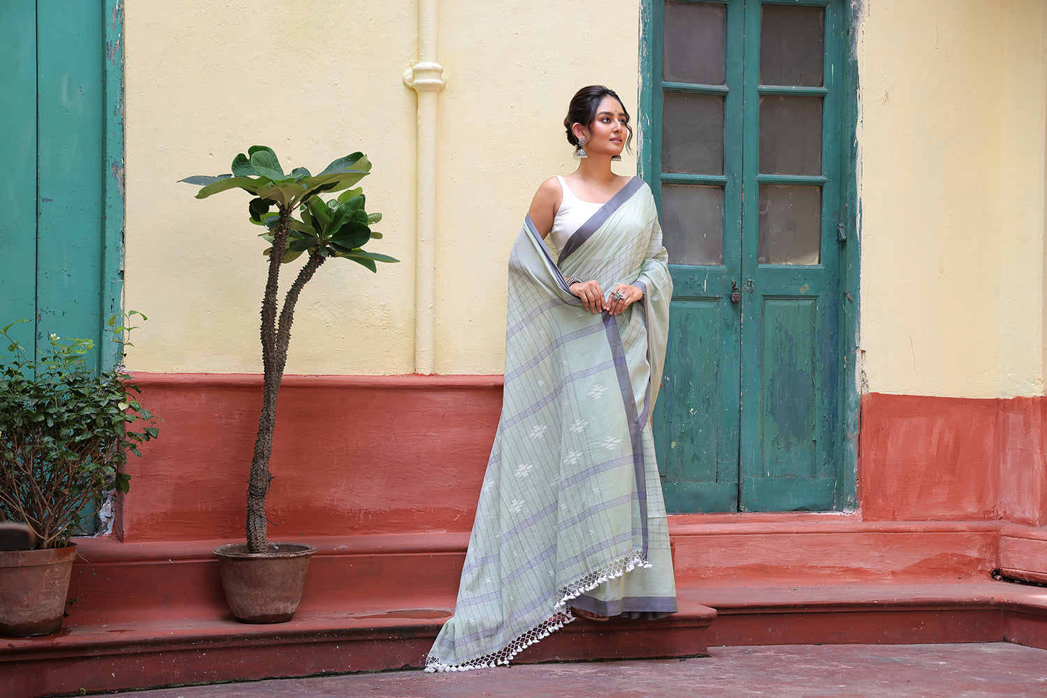 Handloom Tea Green Mulmul Cotton Jamdani Saree