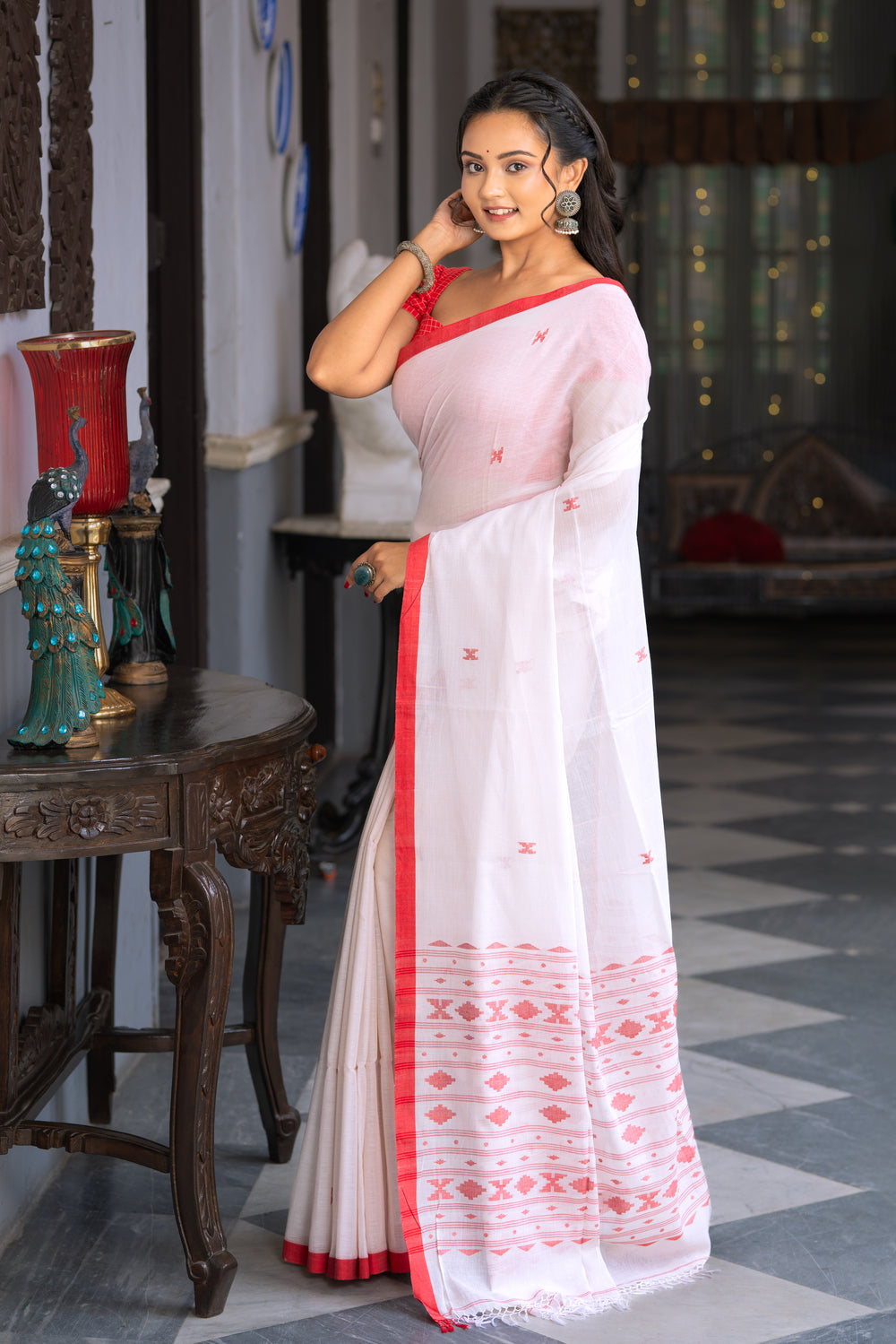 Handloom White Pure Cotton Laal Paar Jamdani Saree