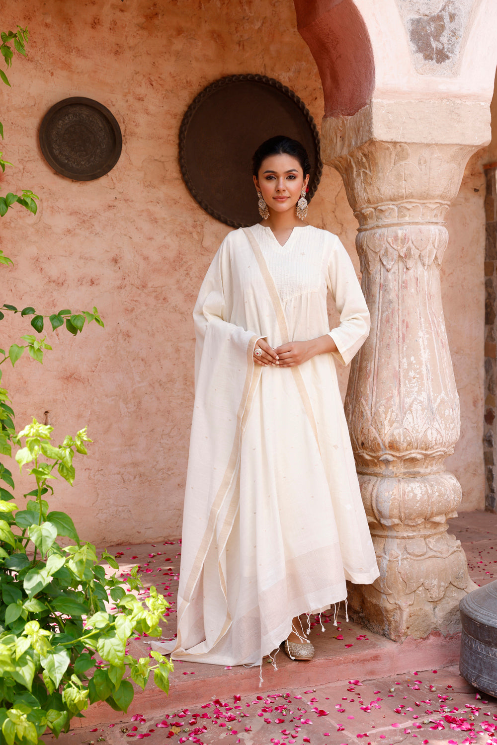 Handloom Off White Zari Jamdani Kurta Set With Dupatta