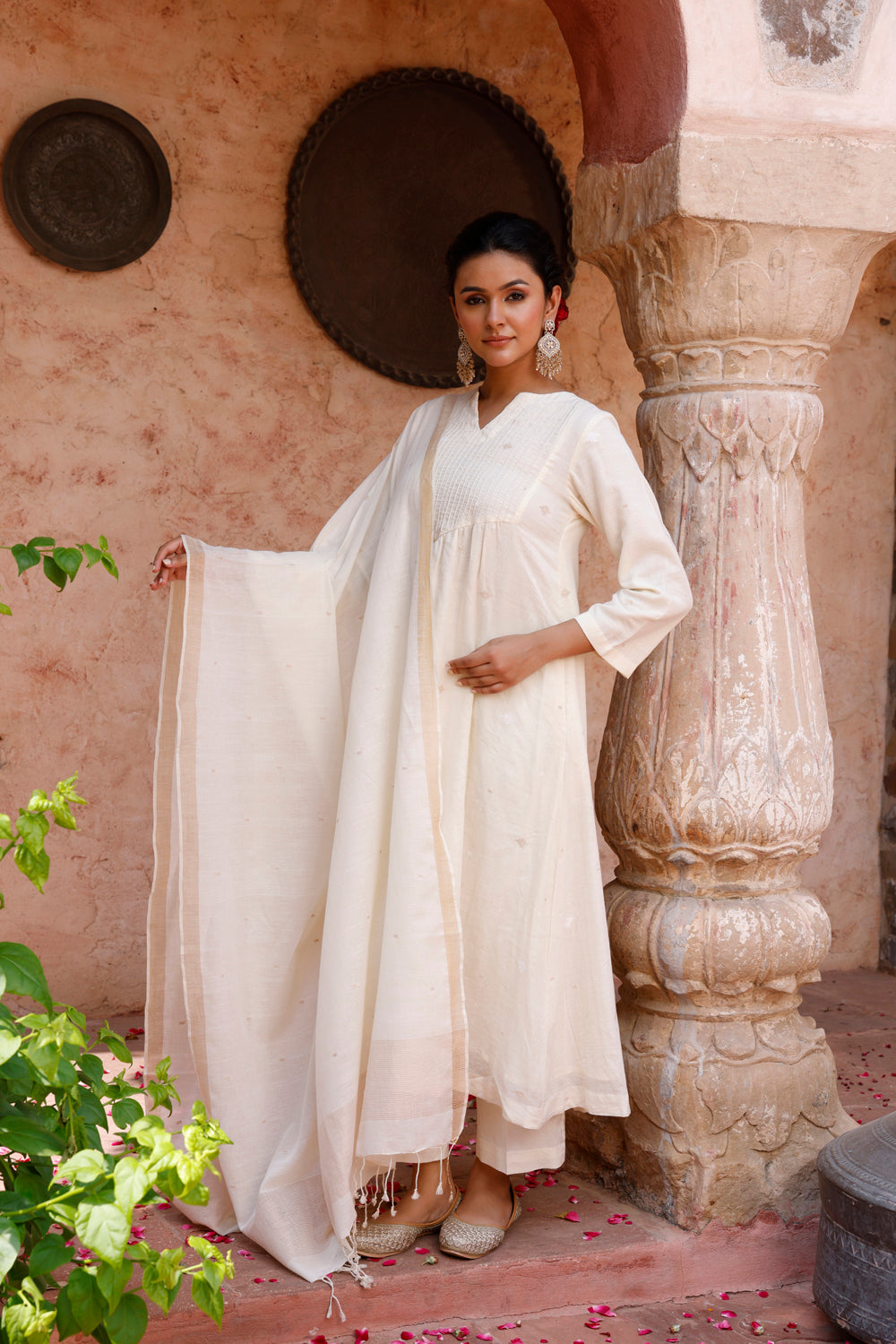 Handloom Off White Zari Jamdani Kurta Set With Dupatta