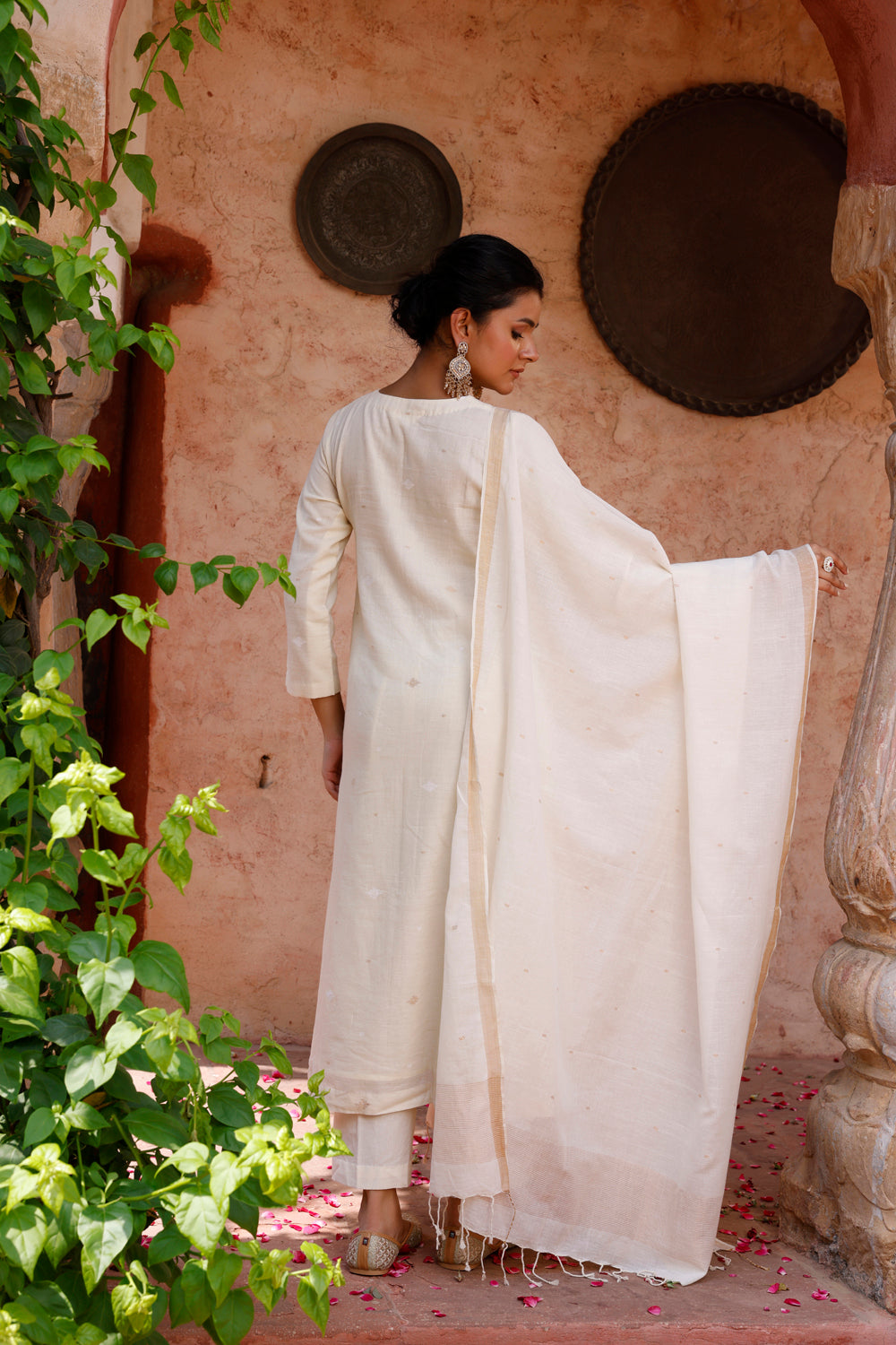 Handloom Off White Zari Jamdani Kurta Set With Dupatta