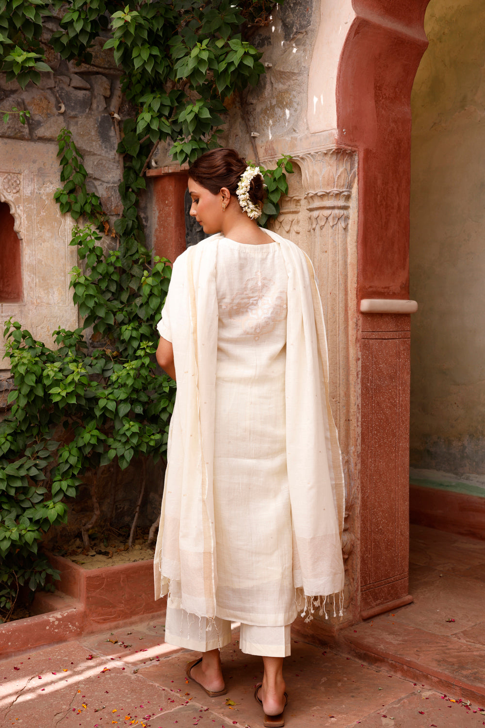 Handloom Off White Jamdani Zari  Kurta Set With Dupatta