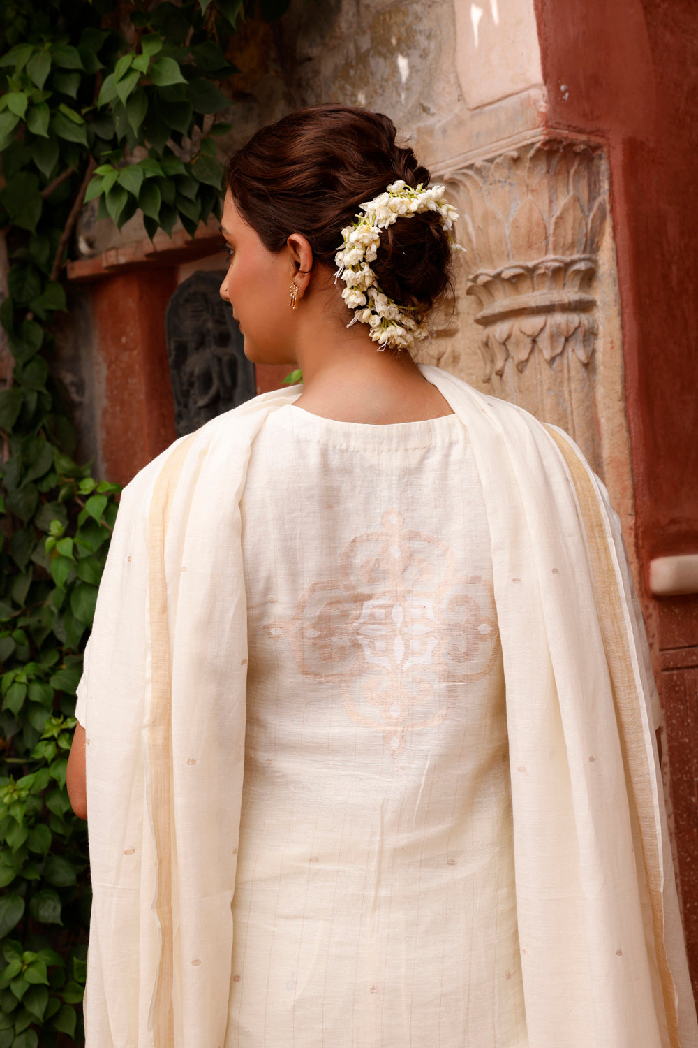 Handloom Off White Jamdani Zari  Kurta Set With Dupatta