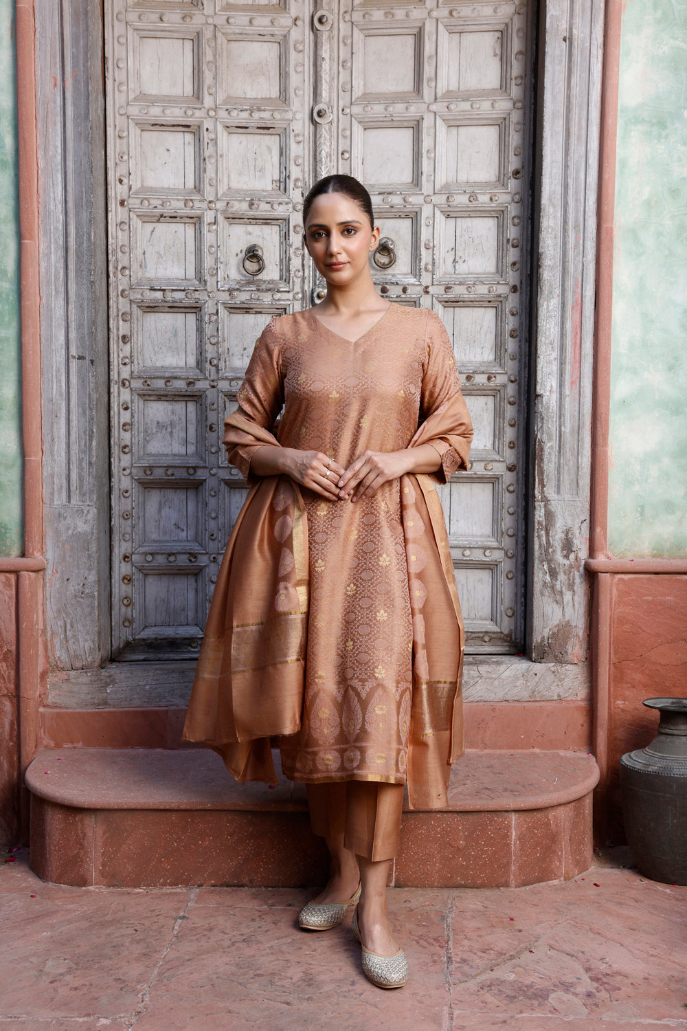 Handloom Gold Tanchoi Banarasi Kurta Set With Dupatta