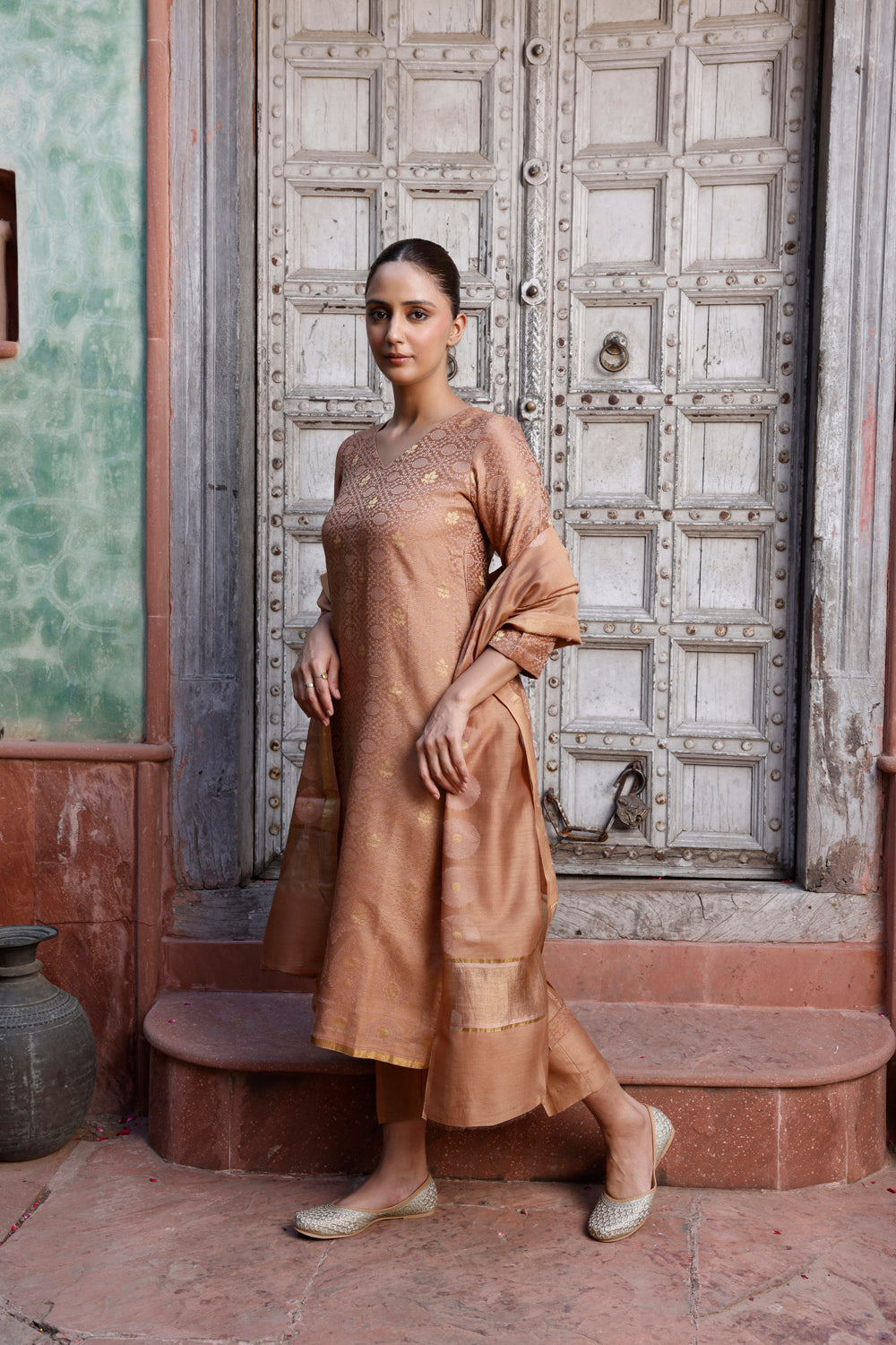 Handloom Gold Tanchoi Banarasi Kurta Set With Dupatta