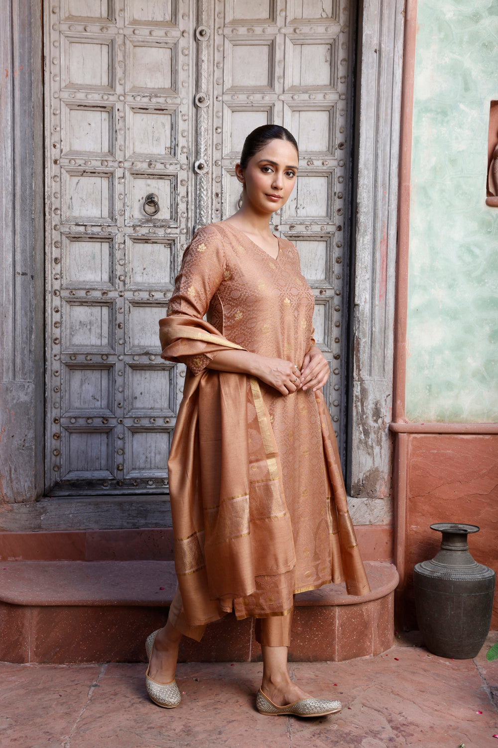 Handloom Gold Tanchoi Banarasi Kurta Set With Dupatta
