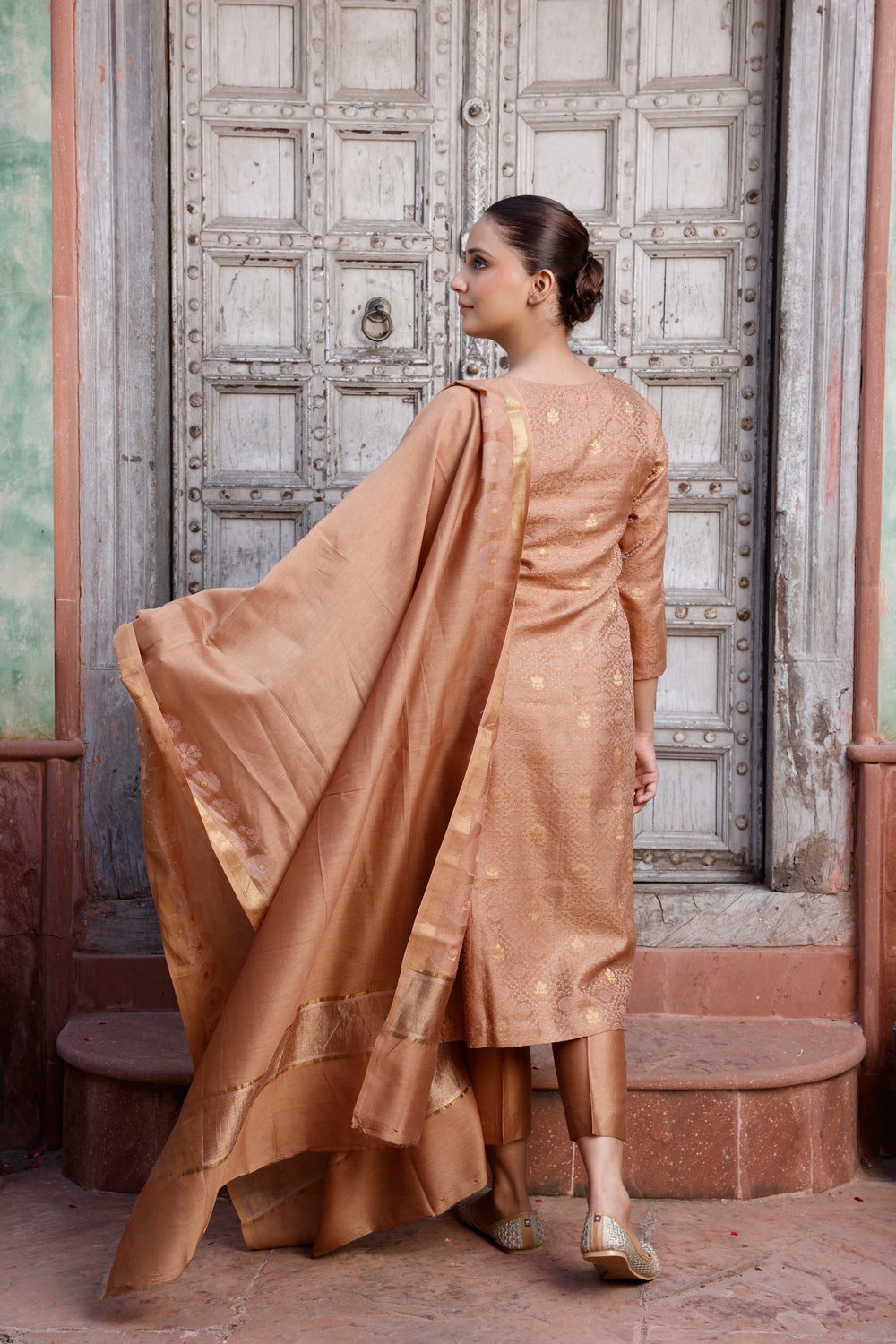 Handloom Gold Tanchoi Banarasi Kurta Set With Dupatta