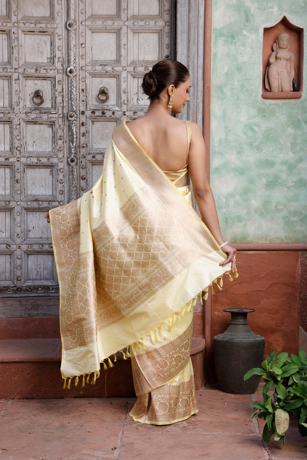 Handloom Mellow Yellow Pure Silk Banarasi Saree