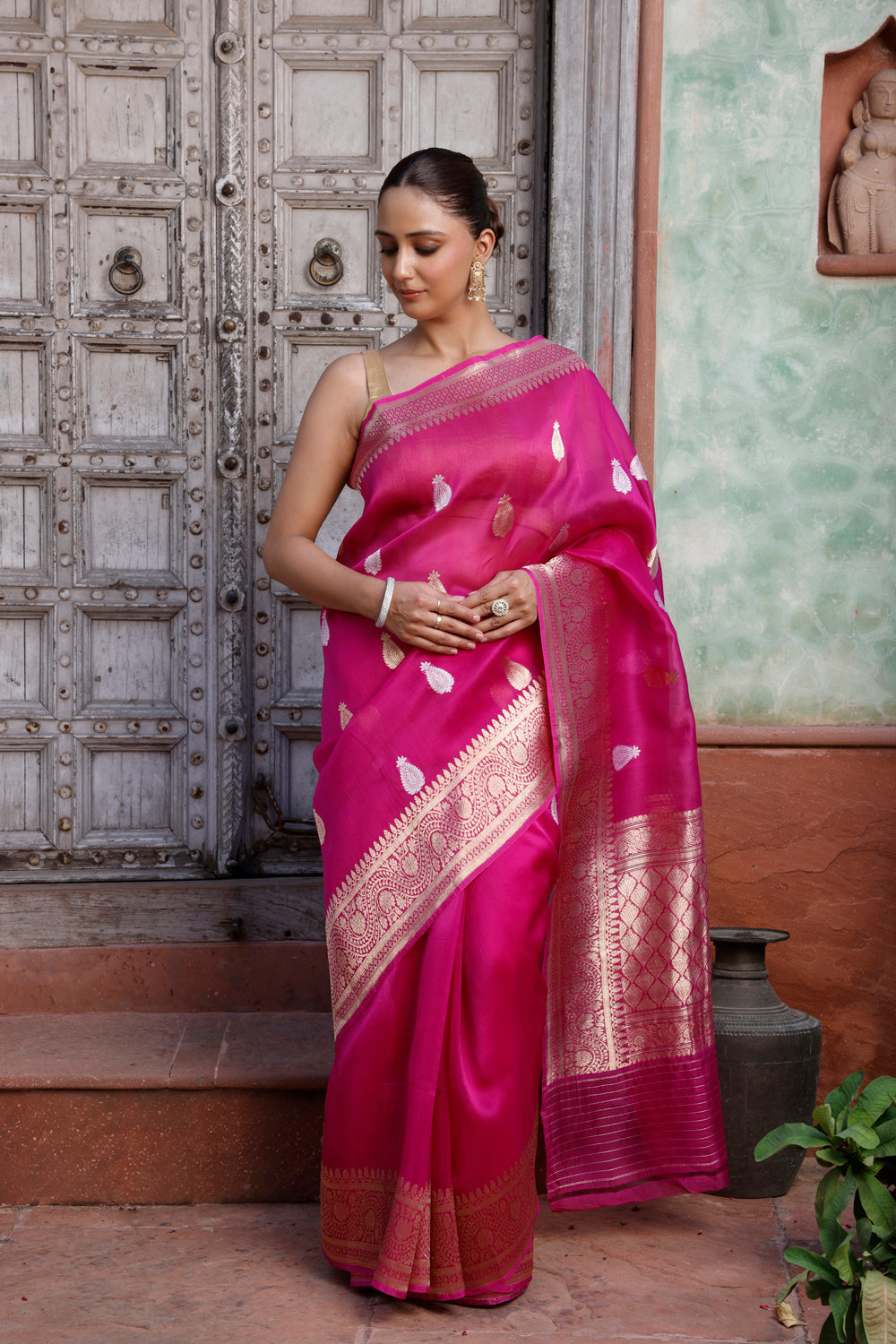 Handloom Pink Organza Saree With Gold Zari Border
