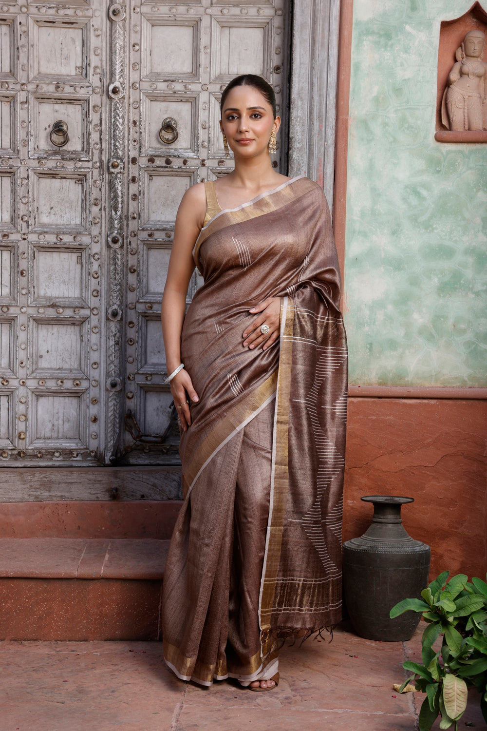 Handloom Coffee Brown Pure Silk Saree With Gold Border