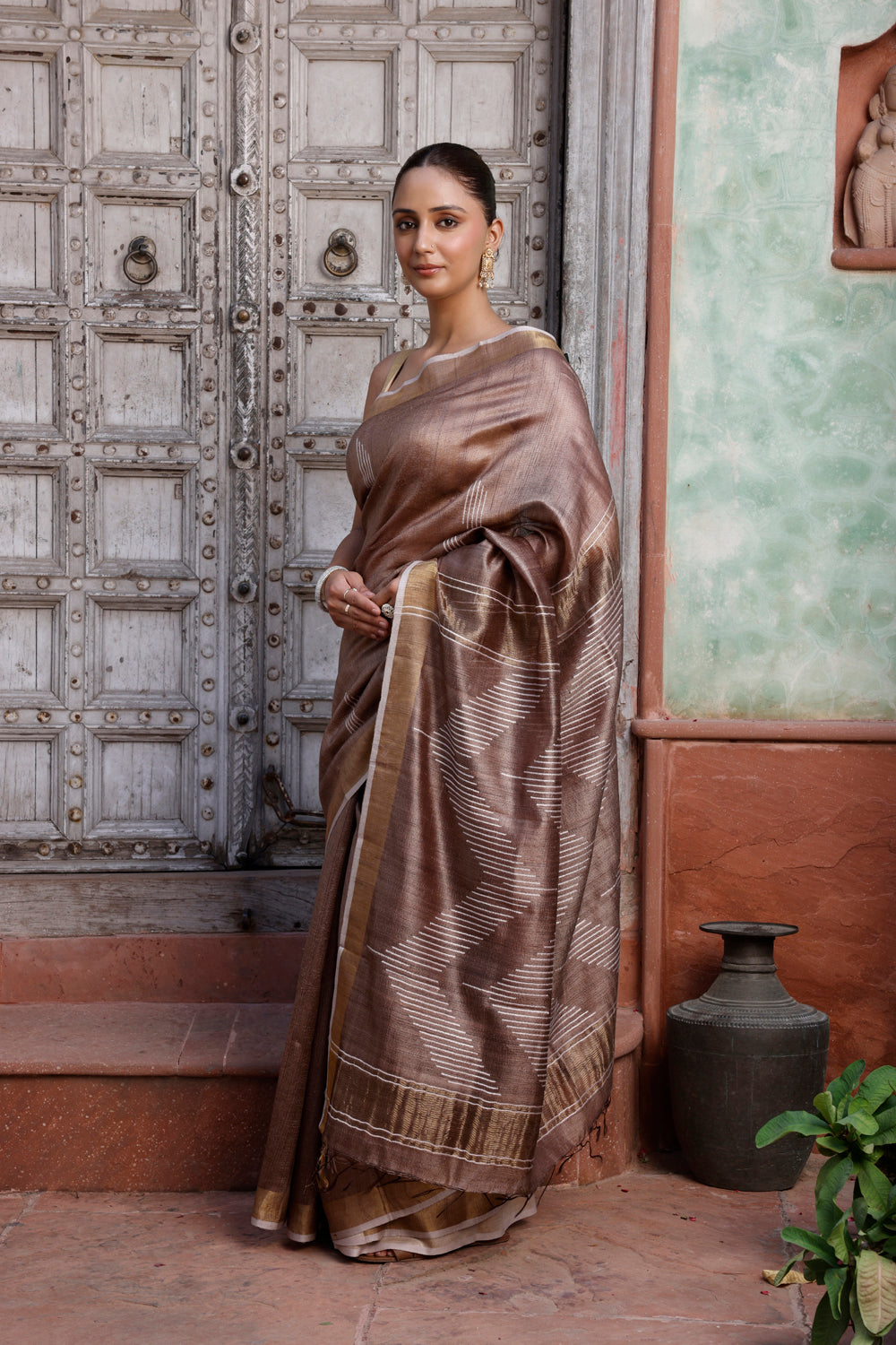 Handloom Coffee Brown Pure Silk Saree With Gold Border