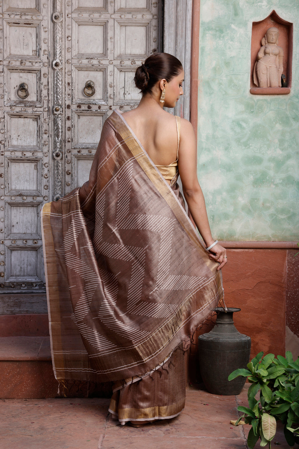 Handloom Coffee Brown Pure Silk Saree With Gold Border