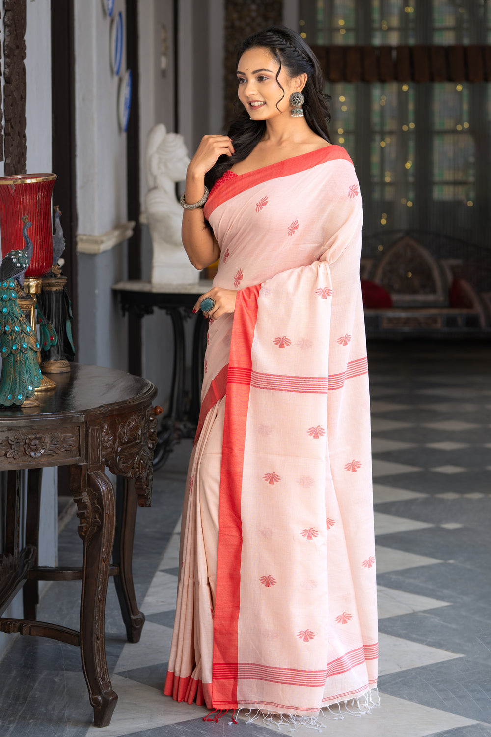 Handloom Peach & Red Mul Cotton Jamdani Saree