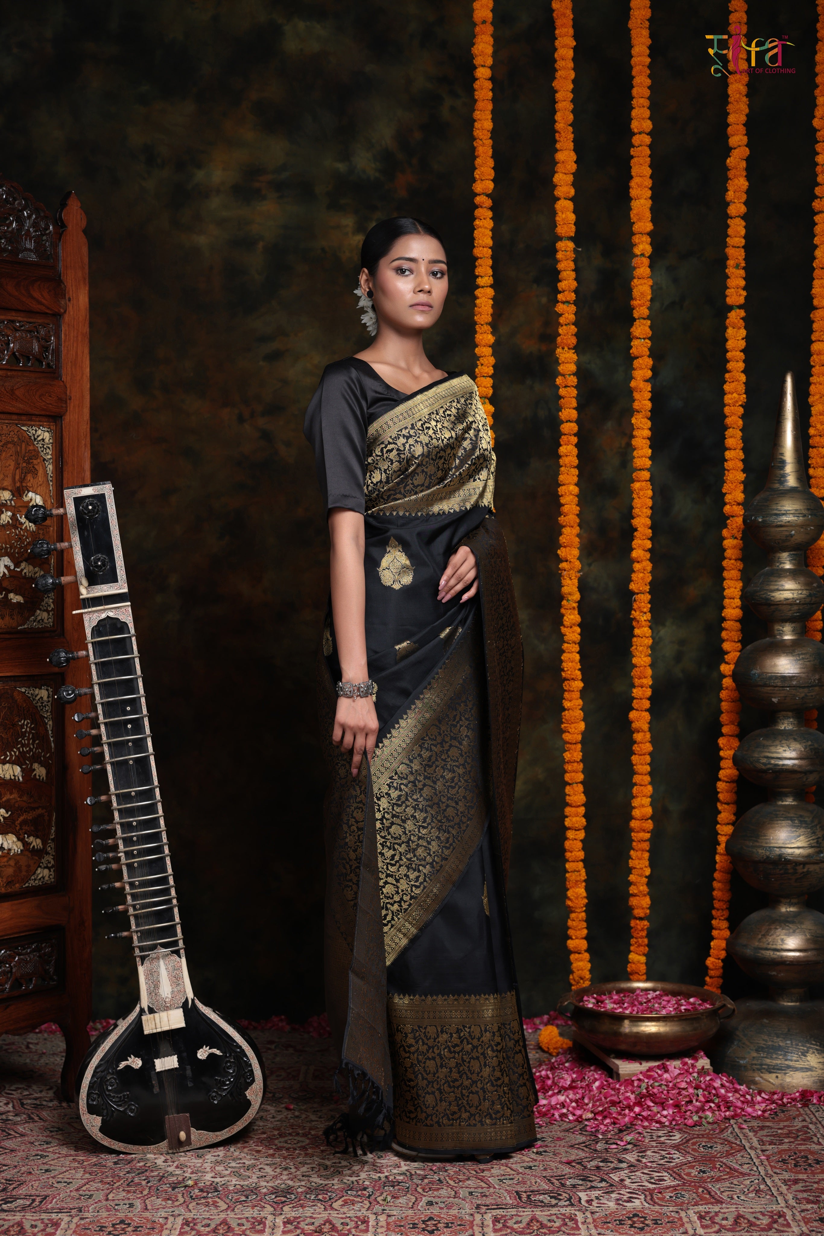 Black Handloom Kanchipattu With Pure Thick Zari Motifs