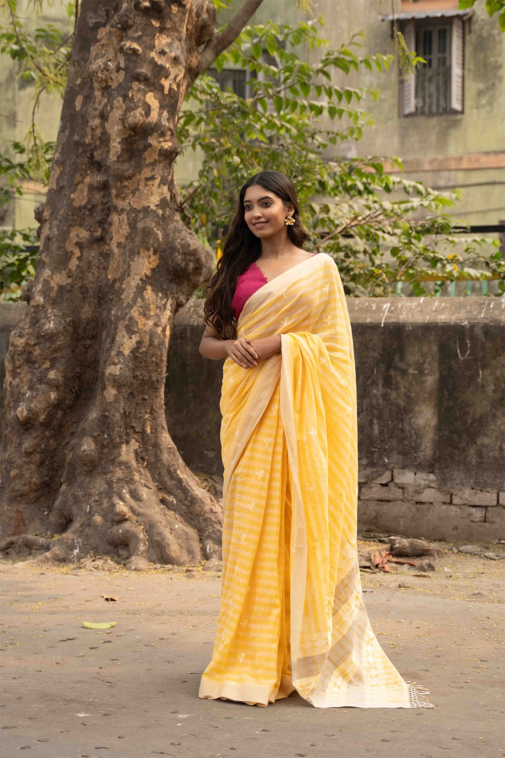 Share 139+ yellow jamdani saree with blouse super hot