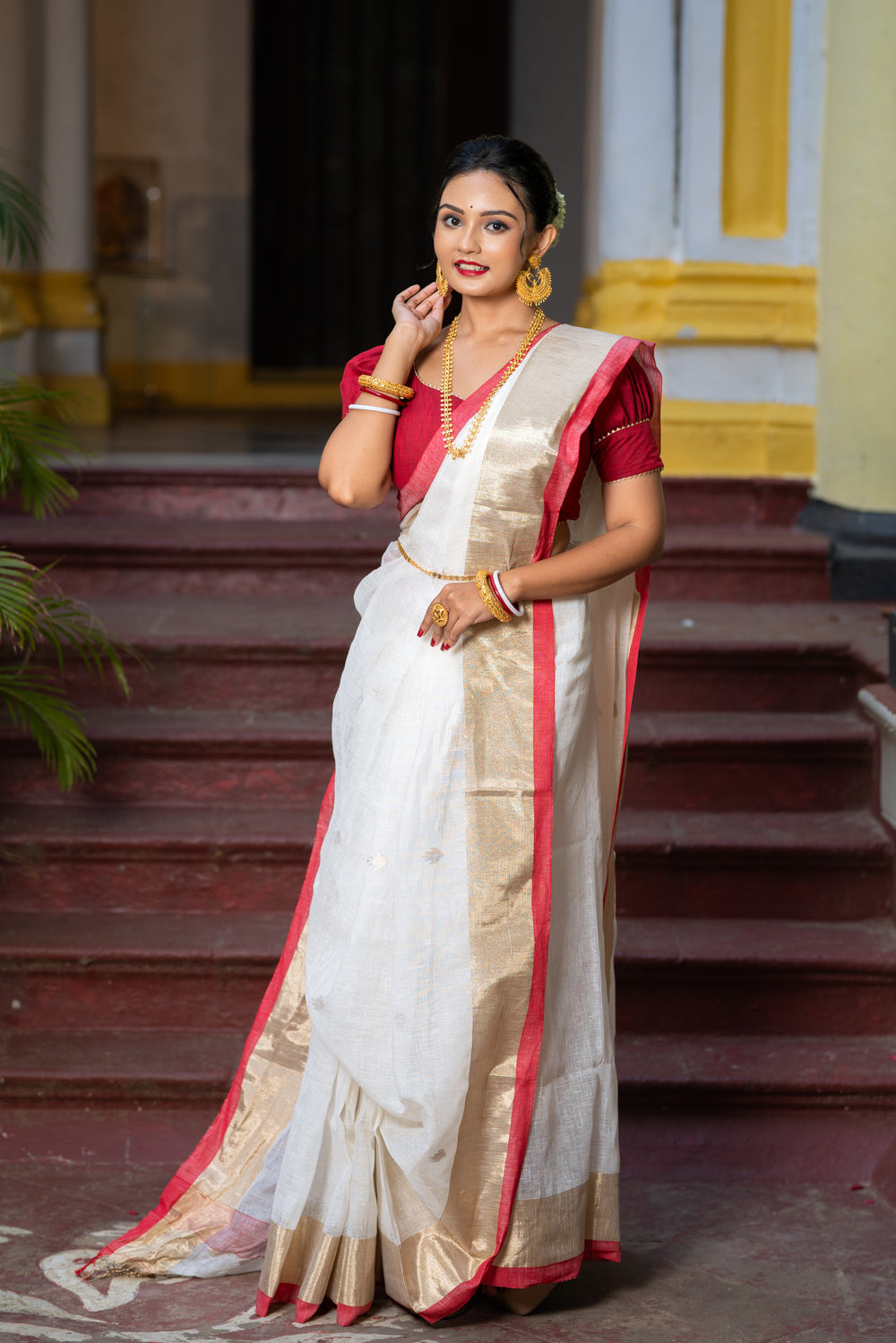 Handloom White  Pure Linen Jamdani Saree with with Gold Zari Border