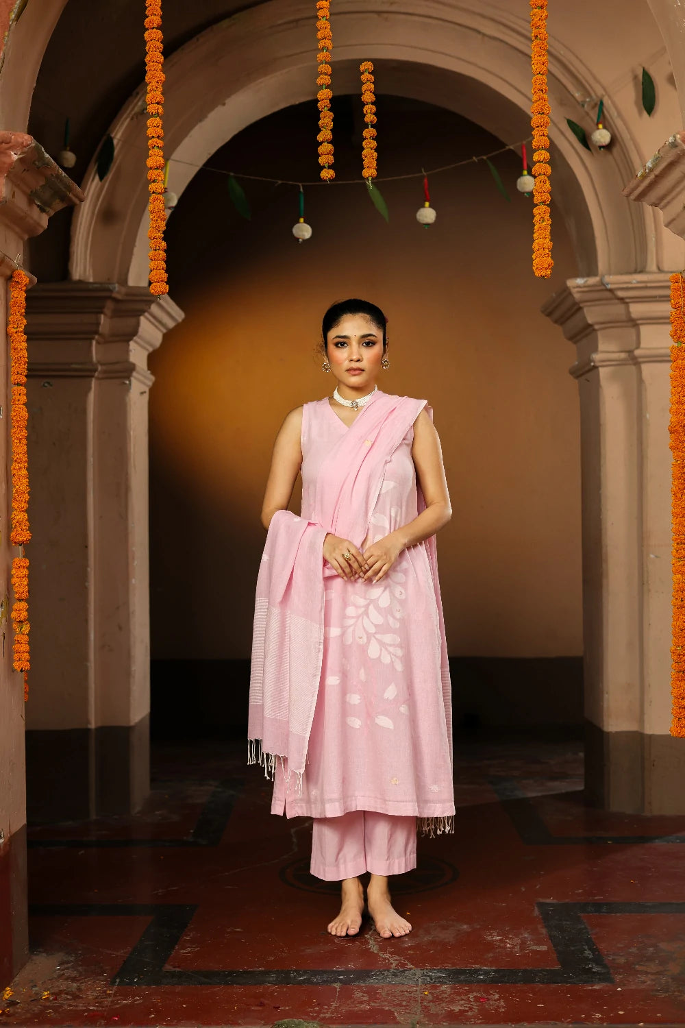 Handloom Pastel Pink Pure cotton Zari Jamdani Kurta Set With Dupatta