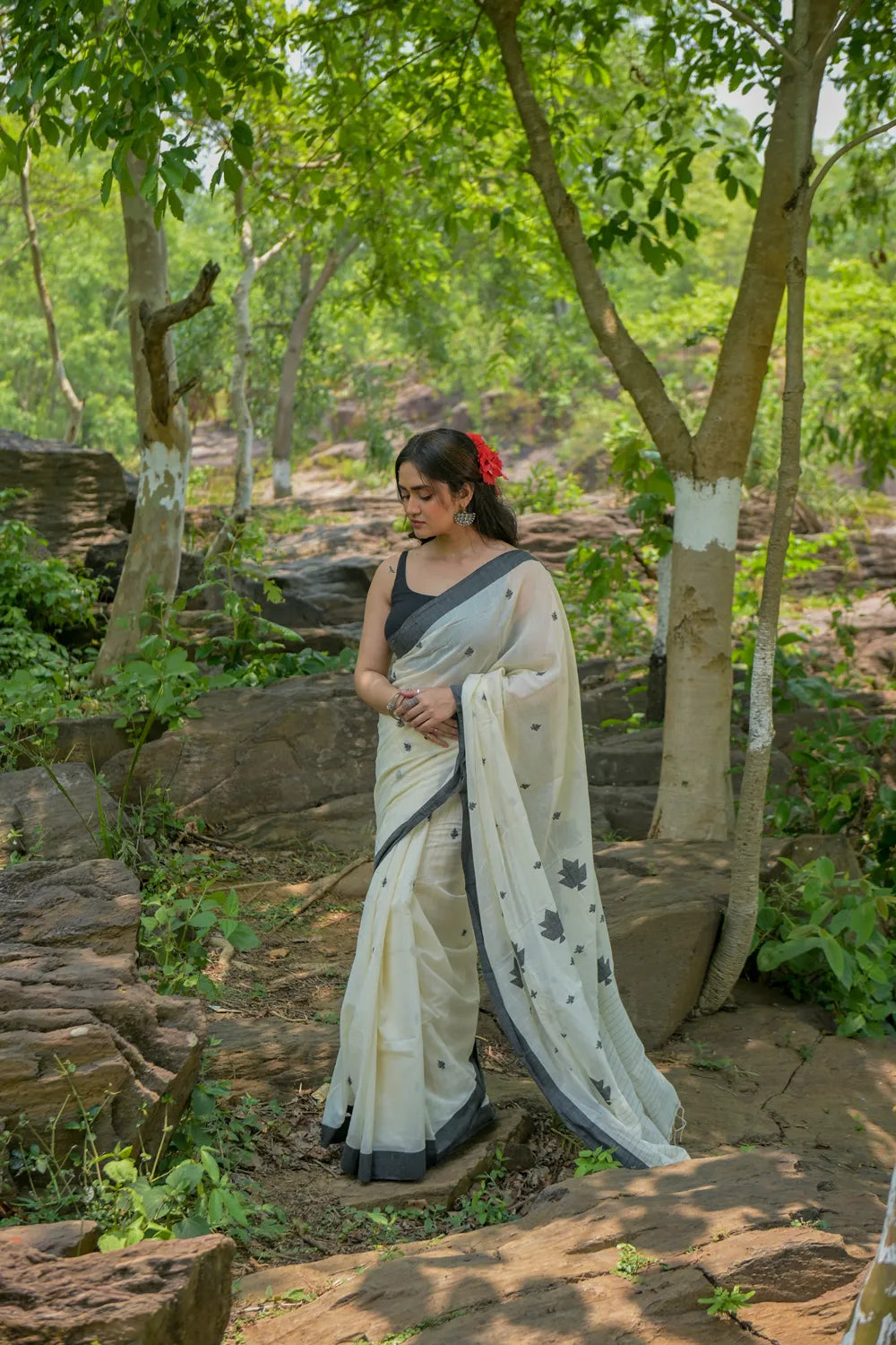 Handloom Off White and Black Soft Cotton Jamdani Saree