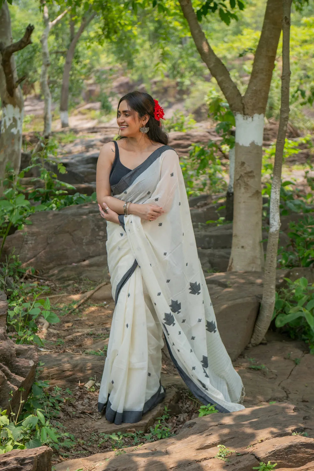 Handloom Off White and Black Soft Cotton Jamdani Saree